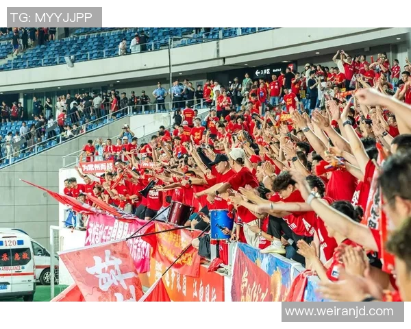 足球星荷尔蒙点燃赛场激情激发球迷无限热情与运动魅力